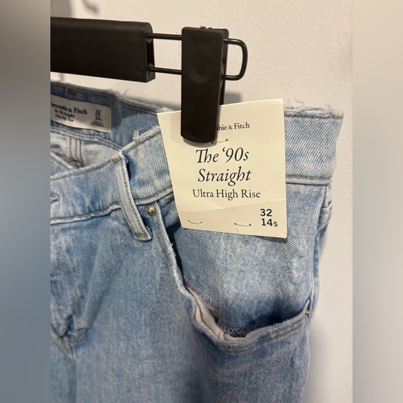 NWT- 90s Ultra high rise straight leg Jean - Abercrombie & Fitch - Short - Picture 4 of 5